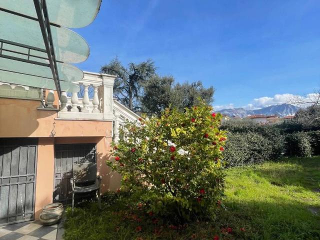 Villa Schiera in vendita a La Prada, Carrara