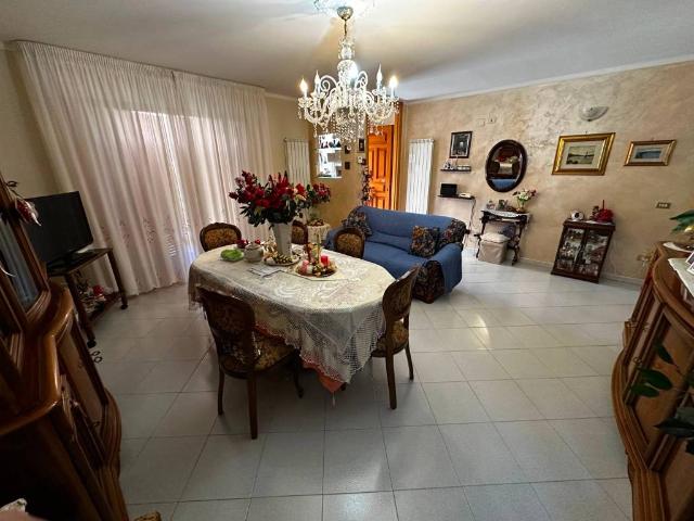 Villa Schiera in vendita a Molinaccio, Marche