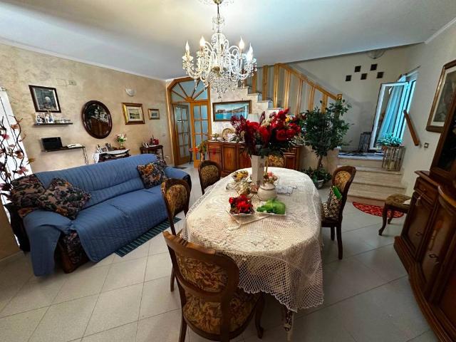 Villa Schiera in vendita a Molinaccio, Marche