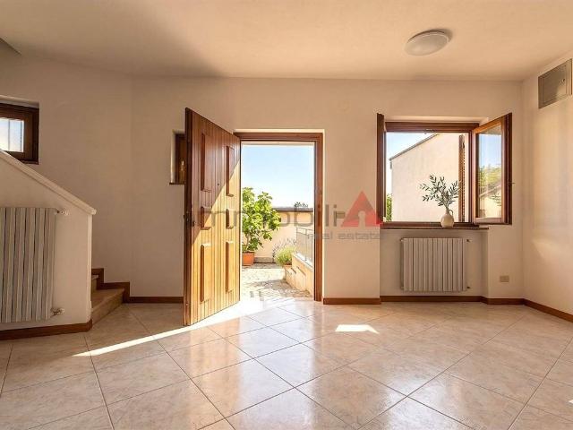 Villa Schiera in vendita a Carugate, Lombardia