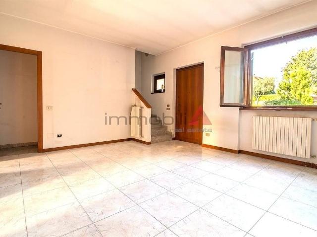 Villa Schiera in vendita a Carugate, Lombardia