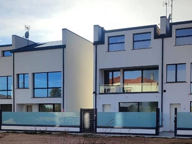 Villa Schiera in vendita a Carugo, Lombardia