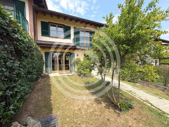 Villa Schiera in vendita a Carvico, Lombardia