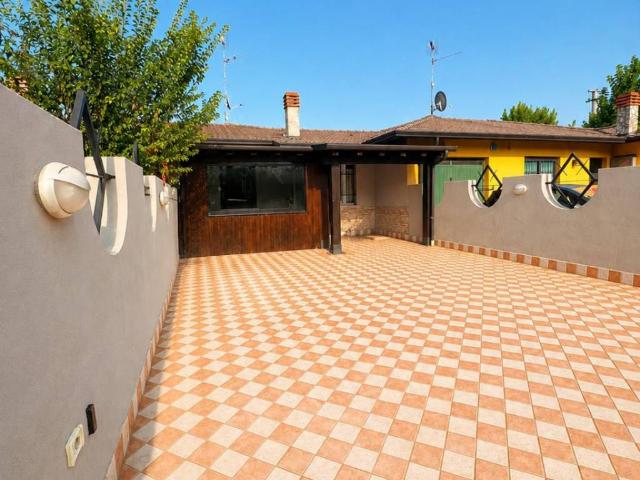 Villa Schiera in vendita a Casalmoro, Mantova