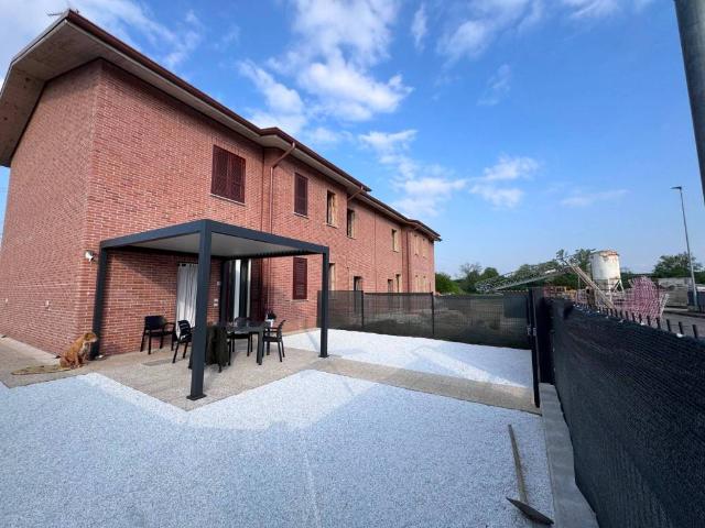 Villa Schiera in vendita a Casalpusterlengo, Lombardia