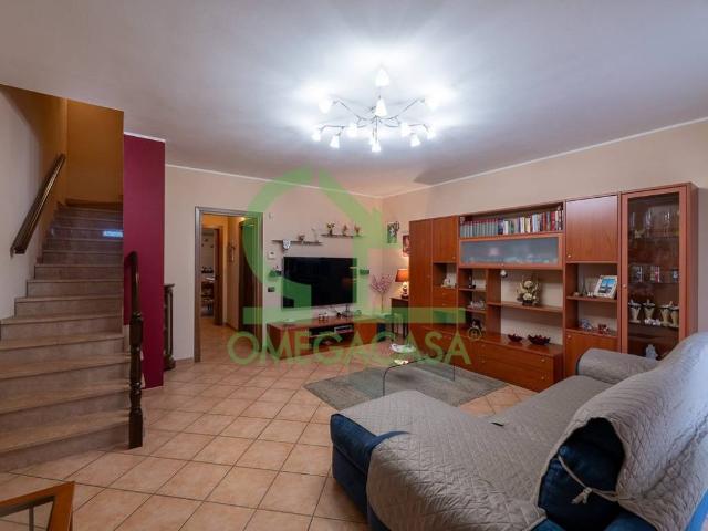 Villa Schiera in vendita a Casalpusterlengo, Lombardia