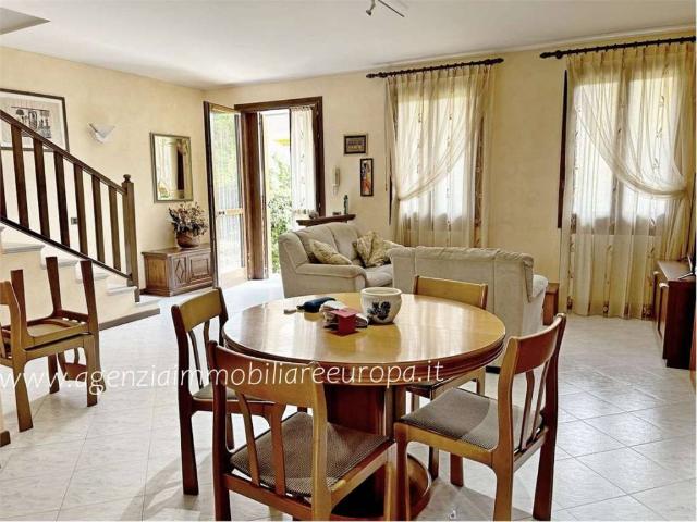 Ville Schiera in vendita a Casalserugo