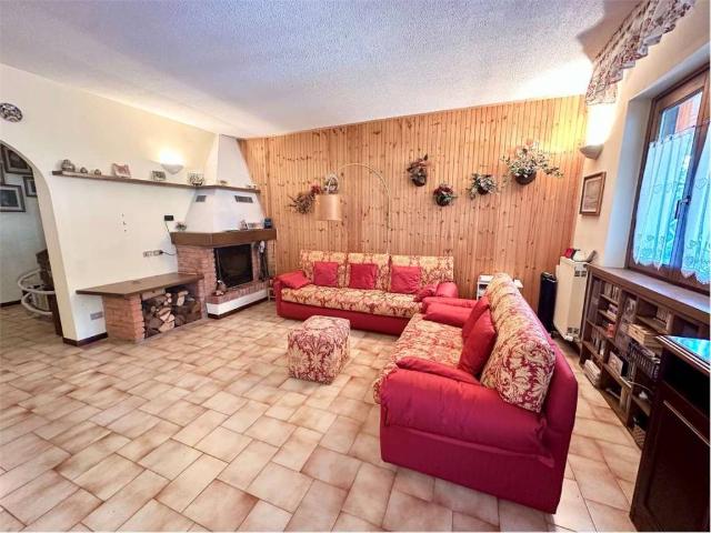 Villa Schiera in vendita a Casargo, Lombardia