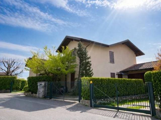 Villa Schiera in vendita a Casciago, Lombardia