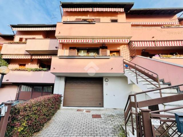 Villa Schiera in vendita a Casnate con Bernate, Prato Pagano