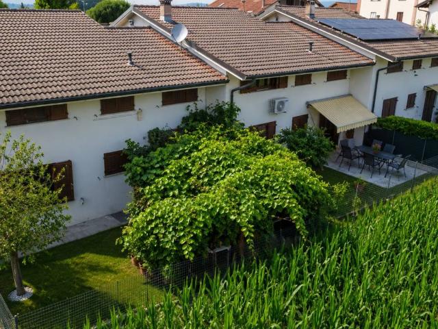 Villa Schiera in vendita a Casnate con Bernate, Casnate