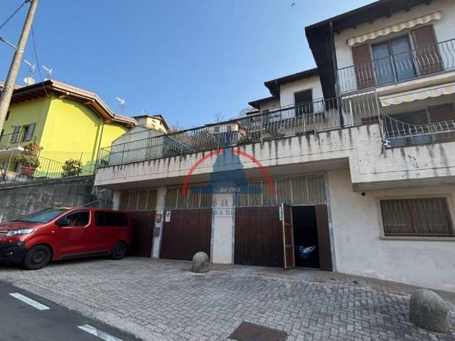 Villa Schiera in vendita a Casnigo, Lombardia