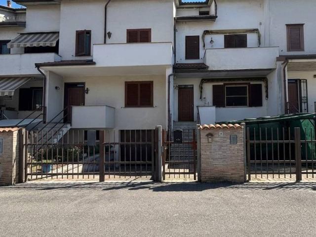 Villa Schiera in vendita a Casorate Primo, Lombardia