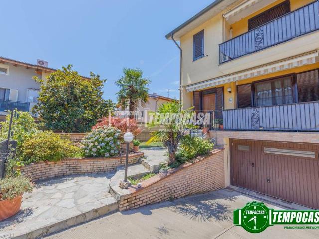 Villa Schiera in vendita a Casorate Primo, Lombardia