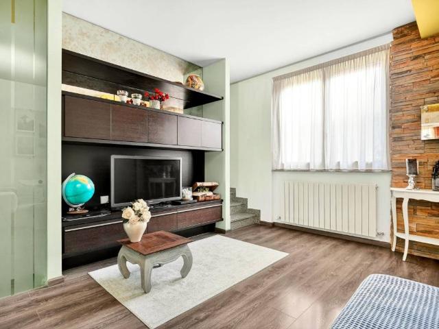 Villa Schiera in vendita a Casorate Sempione, Lombardia