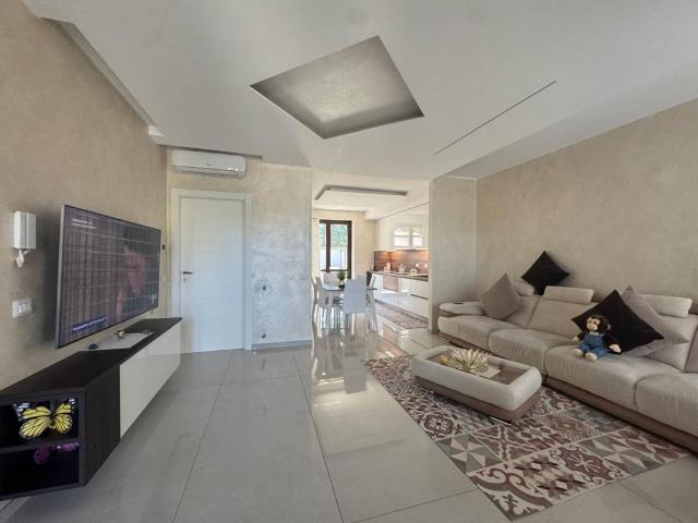 Villa Schiera in vendita a Casorezzo, Lombardia