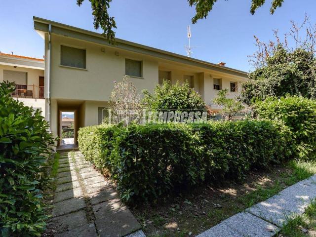 Villa Schiera in vendita a Zizzanorre, Cassago Brianza
