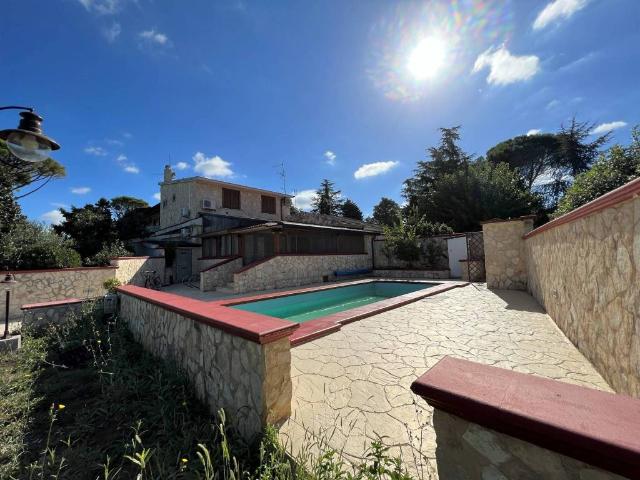 Villa Schiera in vendita a Puglia, Bari