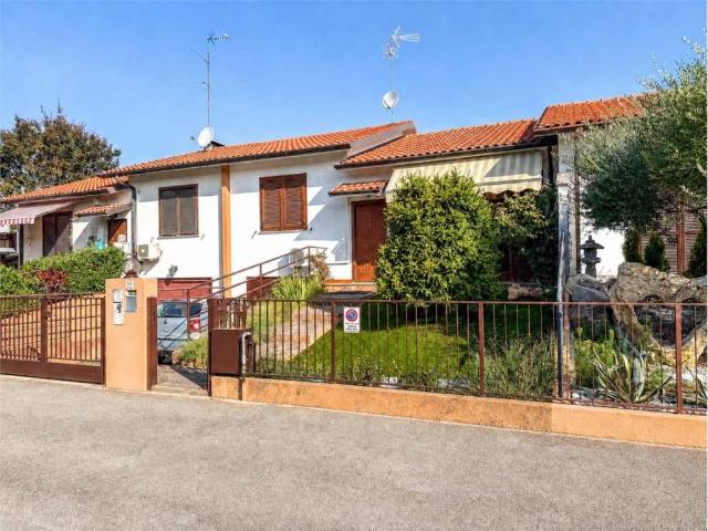 Villa Schiera in vendita a Cassinetta di Lugagnano, Milano