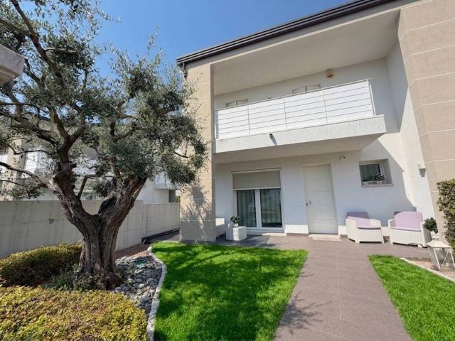 Villa Schiera in vendita a Borgo Isola, Casola