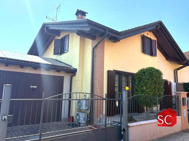 Villa Schiera in vendita a Cassolnovo, Lombardia