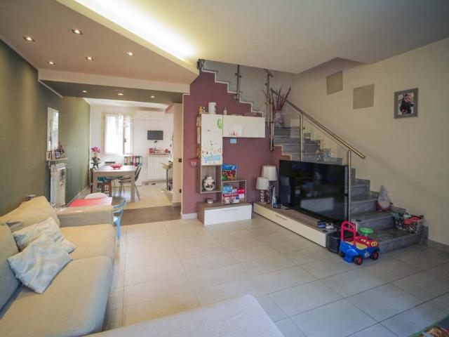 Villa Schiera in vendita a Castano Primo, Lombardia