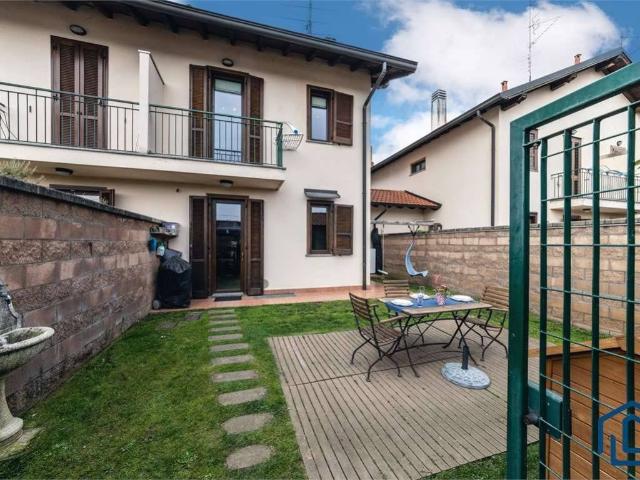 Villa Schiera in vendita a Castano Primo, Lombardia