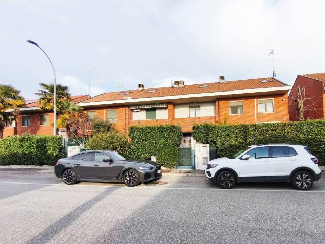 Villa Schiera in vendita a Castano Primo, Lombardia