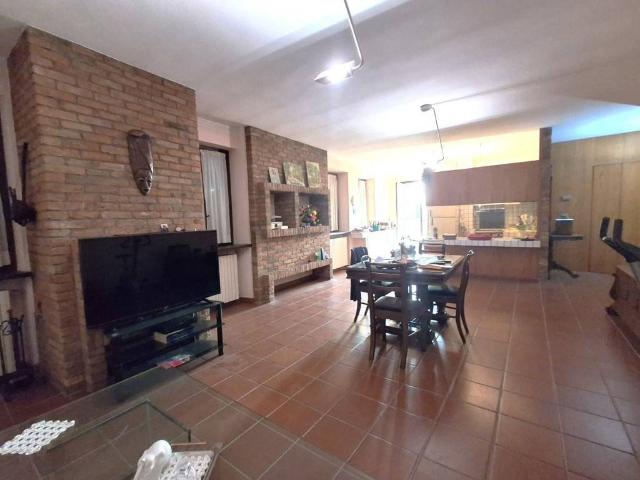 Villa Schiera in vendita a Casteggio, Lombardia