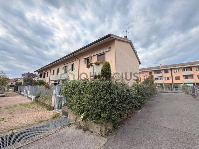 Villa Schiera in vendita a Castel D'azzano, Veneto