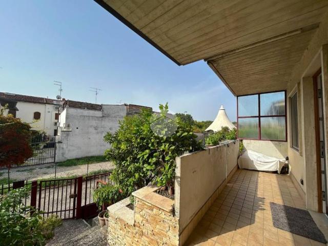 Villa Schiera in vendita a Castel D'azzano, Veneto