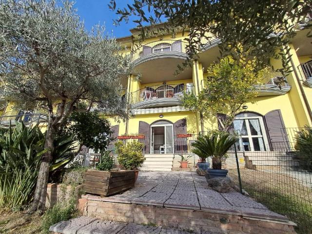 Villa Schiera in vendita a Sambuco, Marche