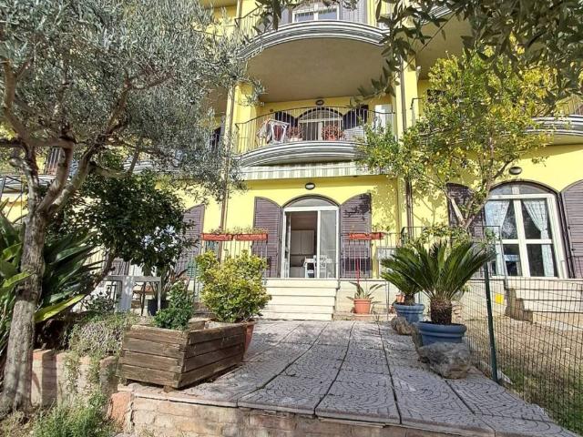 Villa Schiera in vendita a Sambuco, Marche
