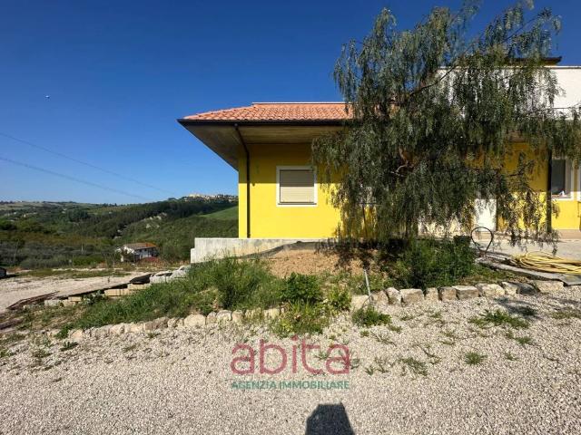 Villa Schiera in vendita a Cerreto, Marche
