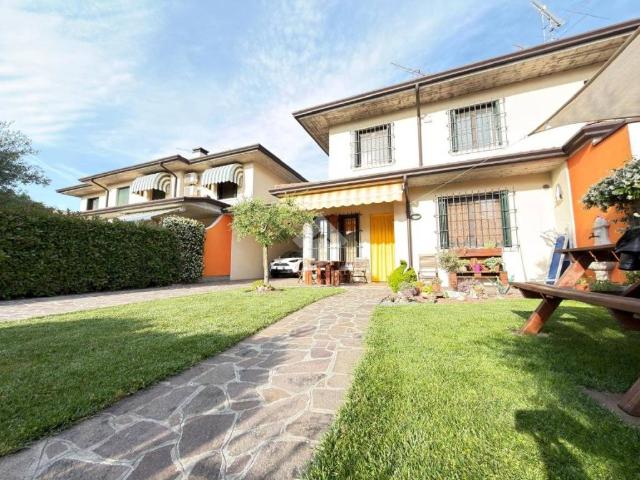 Villa Schiera in vendita a Castel Goffredo, Lombardia