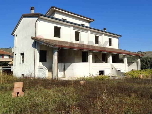 Villa Schiera in vendita a Castel Morrone, Campania