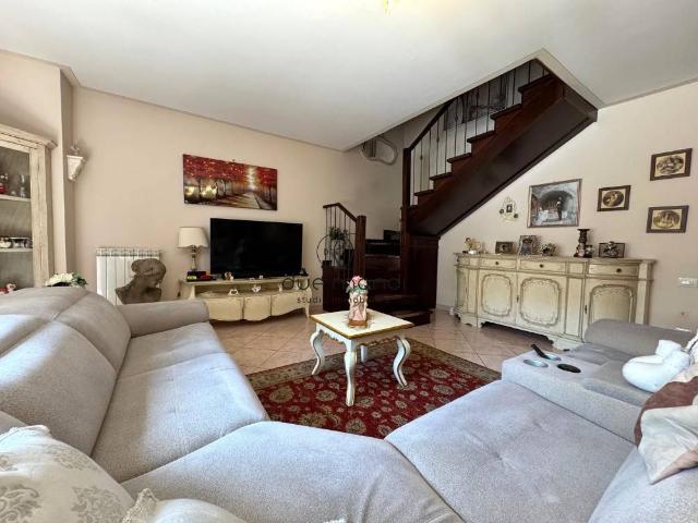 Villa Schiera in vendita a Castel Ritaldi, Umbria