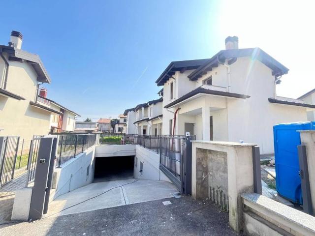 Villa Schiera in vendita a Castel Rozzone, Lombardia