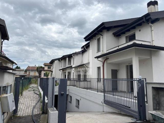 Villa Schiera in vendita a Castel Rozzone, Lombardia