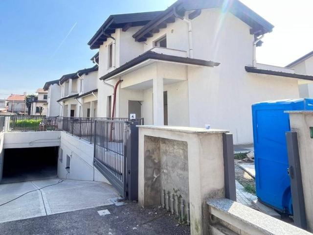 Villa Schiera in vendita a Castel Rozzone, Lombardia