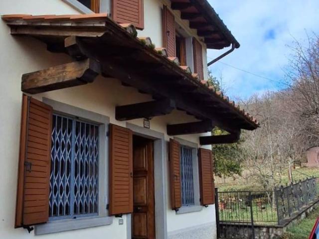 Villa Schiera in vendita a Castel San Niccolò, Toscana