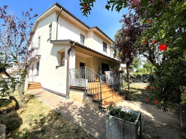 Villa Schiera in vendita a Nuovo Circondario Imolese, Castel San Pietro Terme