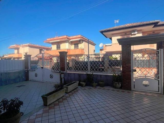 Villa Schiera in vendita a Borgo Domitio, Castel Volturno