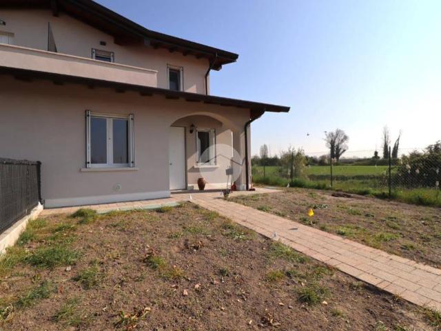 Villa Schiera in vendita a Castelbelforte, Lombardia