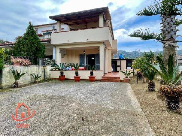 Villa Schiera in vendita a Salerno