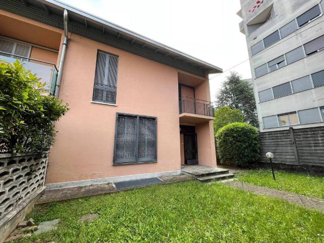 Villa Schiera in vendita a Castegnate, Castellanza