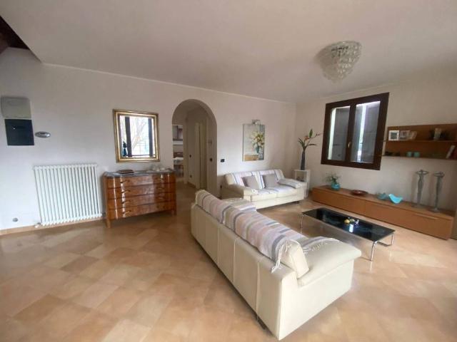 Villa Schiera in vendita a Tresinaro - Secchia, Re