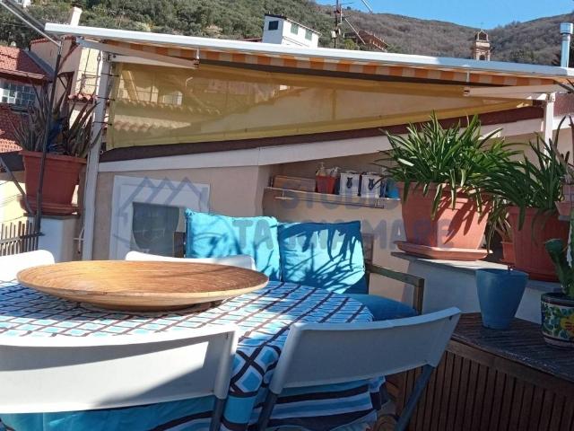 Villa Schiera in vendita a Castellaro, Liguria