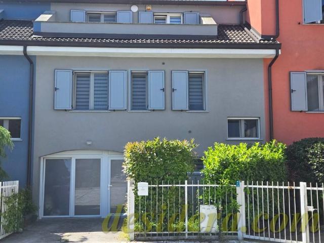 Villa Schiera in vendita a Piemonte, Novara