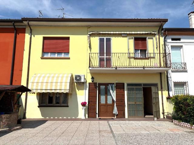 Villa Schiera in vendita a Castellucchio, Lombardia